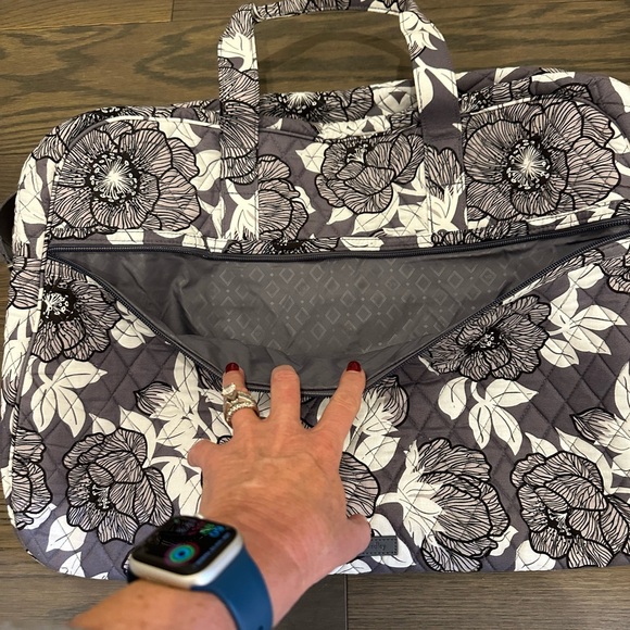 Vera Bradley Grand Traveler Bag NWT - Picture 5 of 10